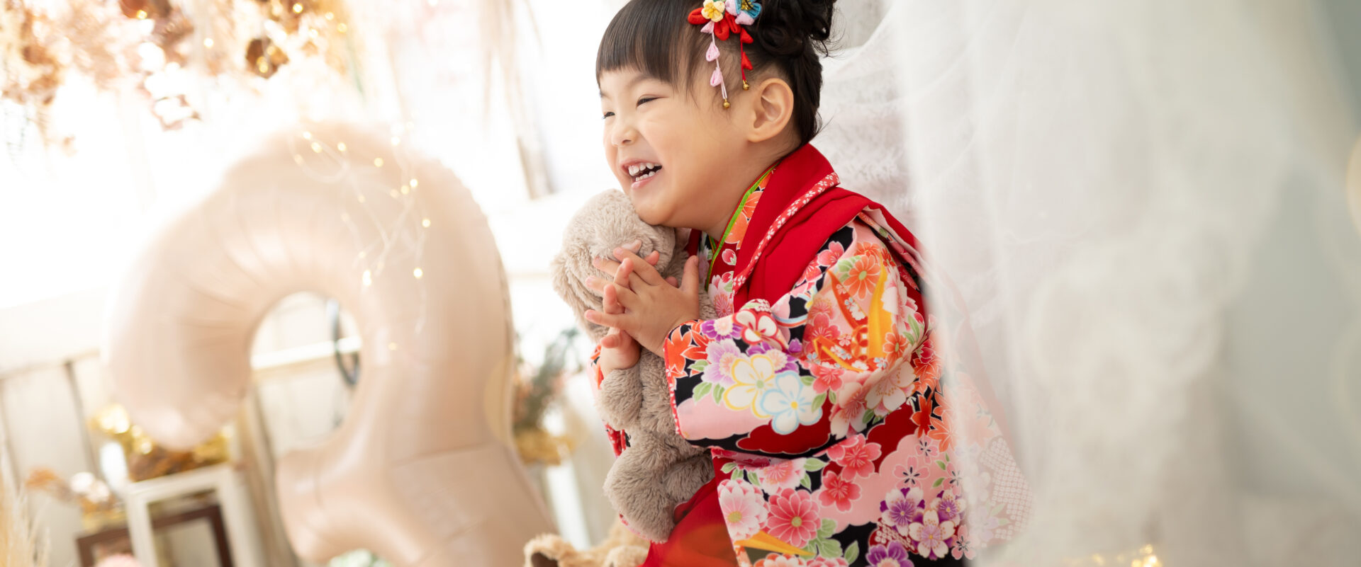 お子さんの目線に合わせて撮影した和傘カット